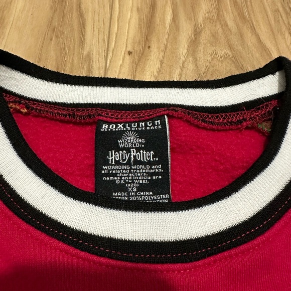 Boxlunch Harry Potter Hogwarts Sweatshirt - Picture 4 of 4